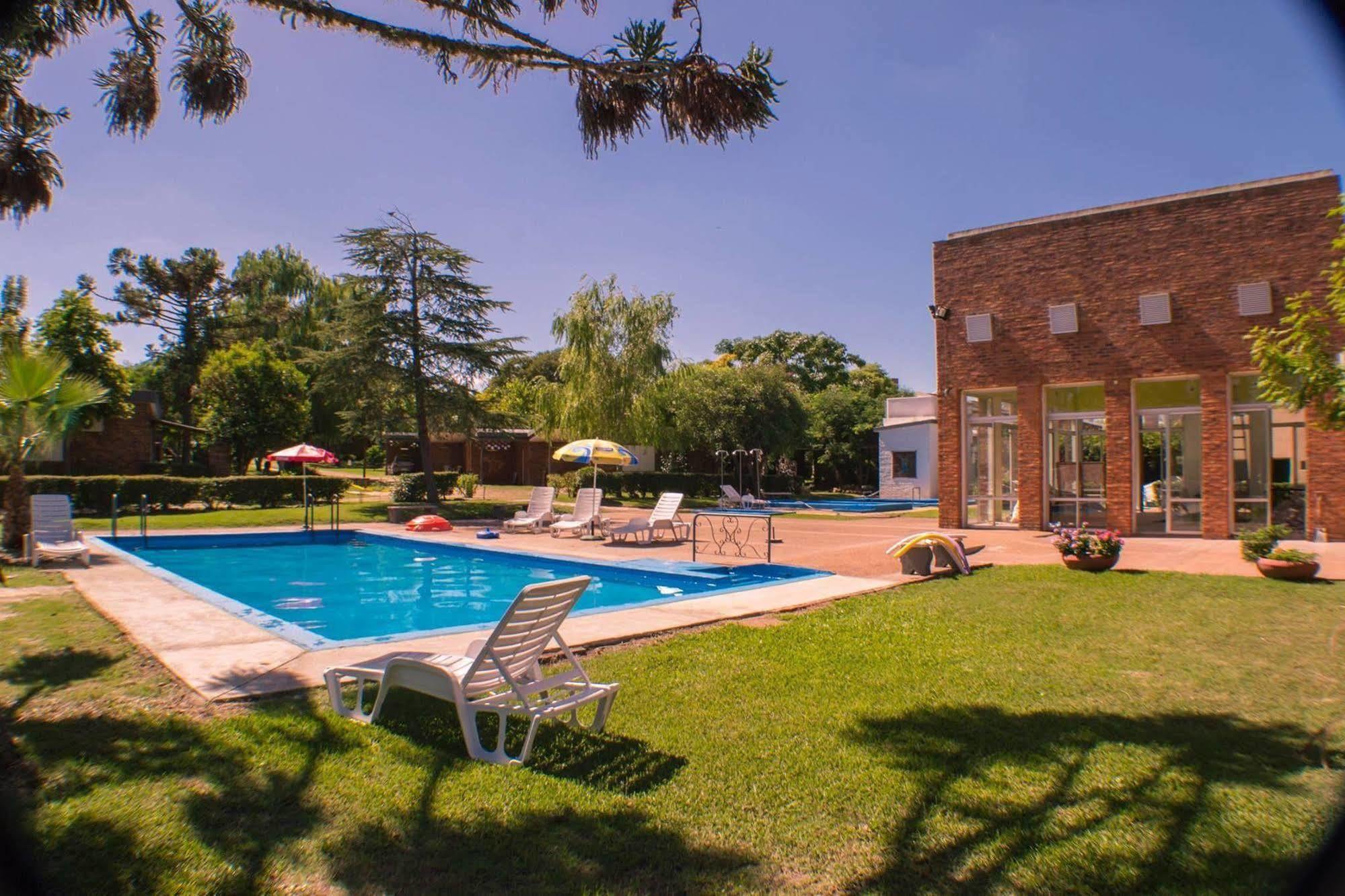 Brisas Del Rio Apart Hotel Termas del Daymán Eksteriør billede